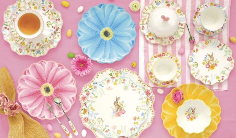 Colectie portelanuri cu tematica pascala